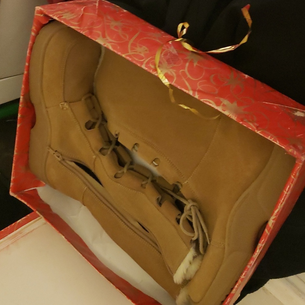 Leather boots size 9